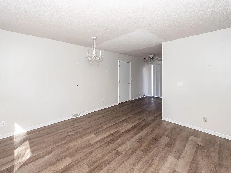 444 Academy Rd — Photo 3