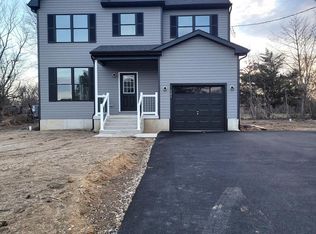 101 Heatherwood Dr, Vineland, NJ 08360