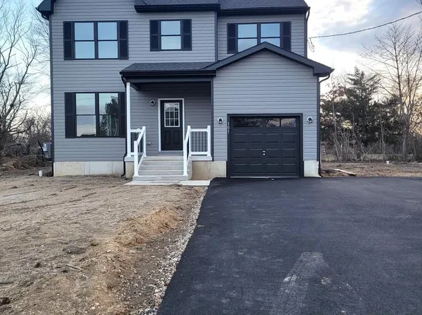 101 Heatherwood Dr, Vineland, NJ 08360