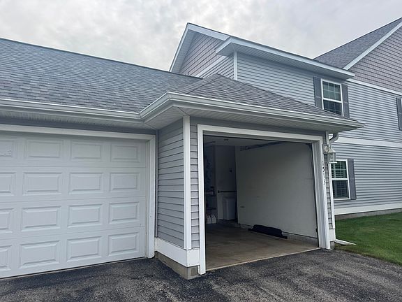 2nd image of 1513 Castle Dr
