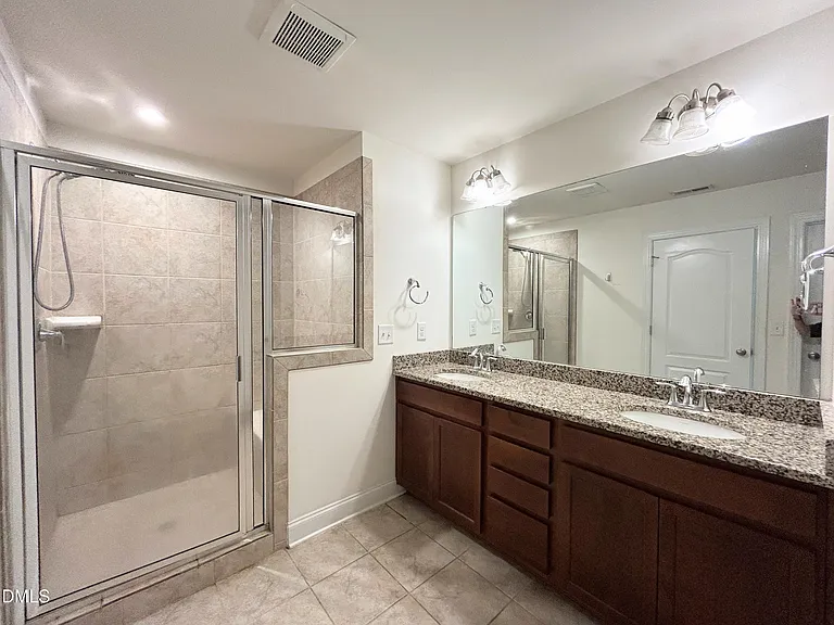 735 Lampwick Ln — Photo 17