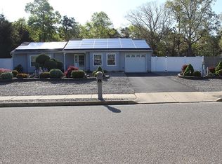 19 Pelican Dr, Bayville, NJ 08721