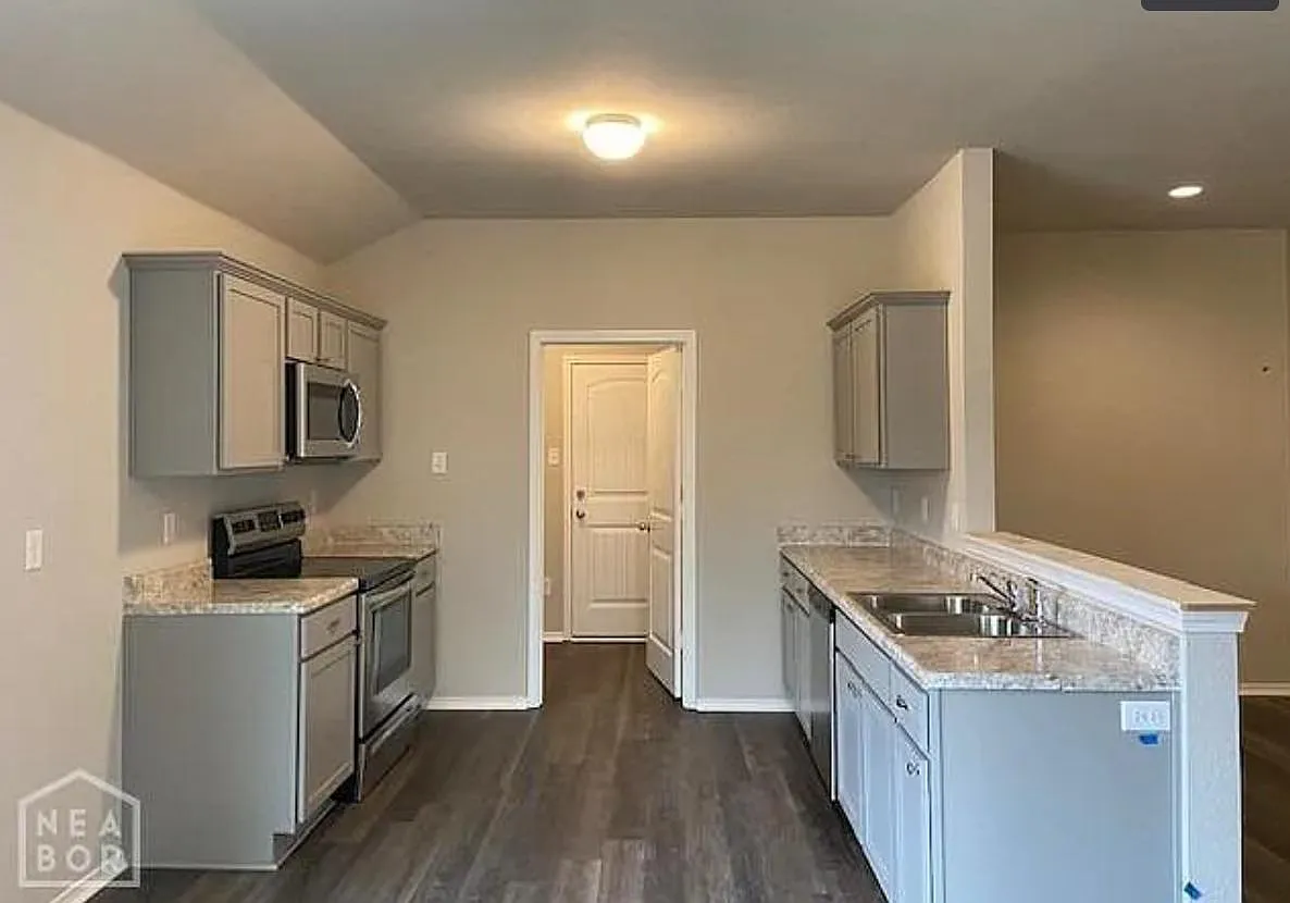 3 bed, 1472 sqft, $1,550 — Photo 2