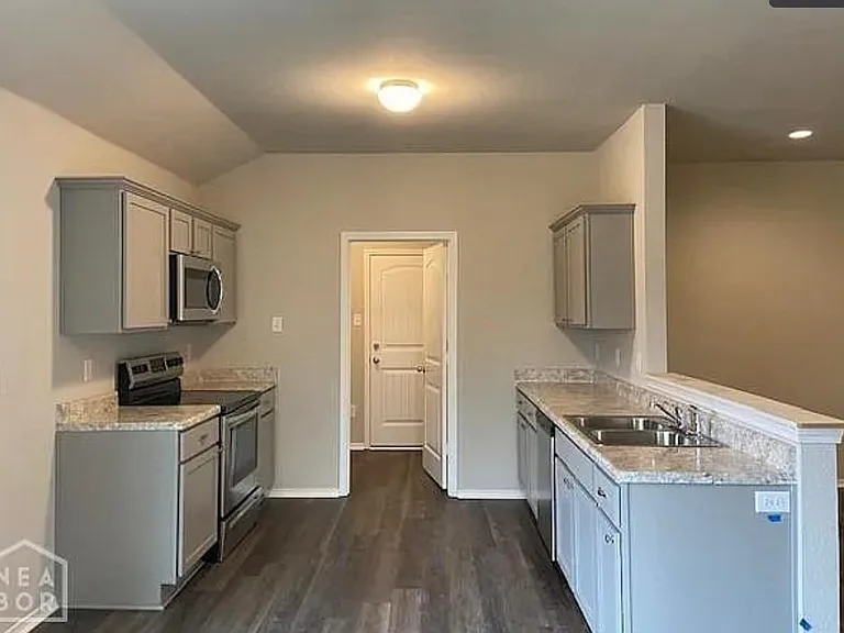 5321 Yukon Dr — Photo 2