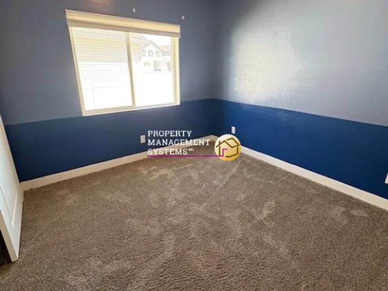 1909 E Magnolia Cir — Photo 8