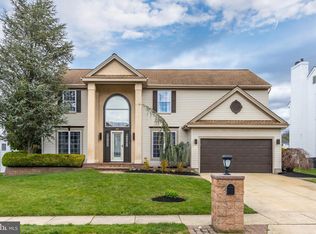 48 Graypebble Cir, Sicklerville, NJ 08081