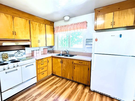 3rd image of 112 Lugar De Oro
