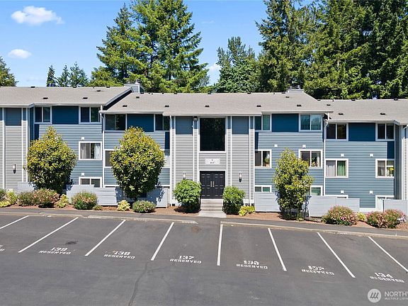 2nd image of 4647 W Lake Sammamish Pkwy SE #E303