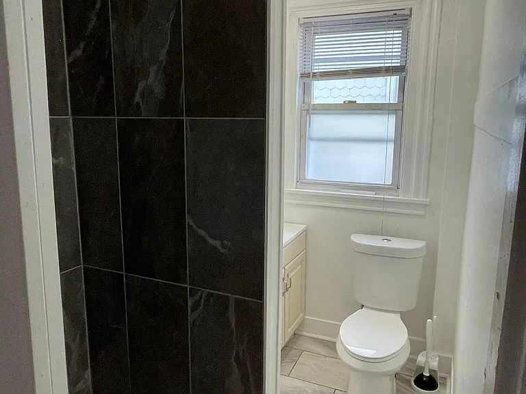 1519 W 14th St #7 — Photo 16