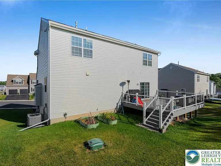 5044 Bellflower Dr — Photo 6