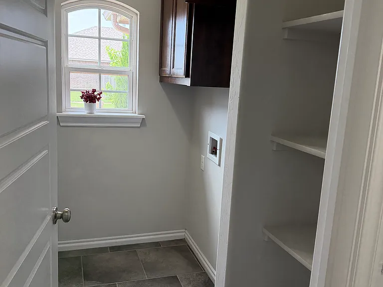 18304 Camborne Ave — Photo 8