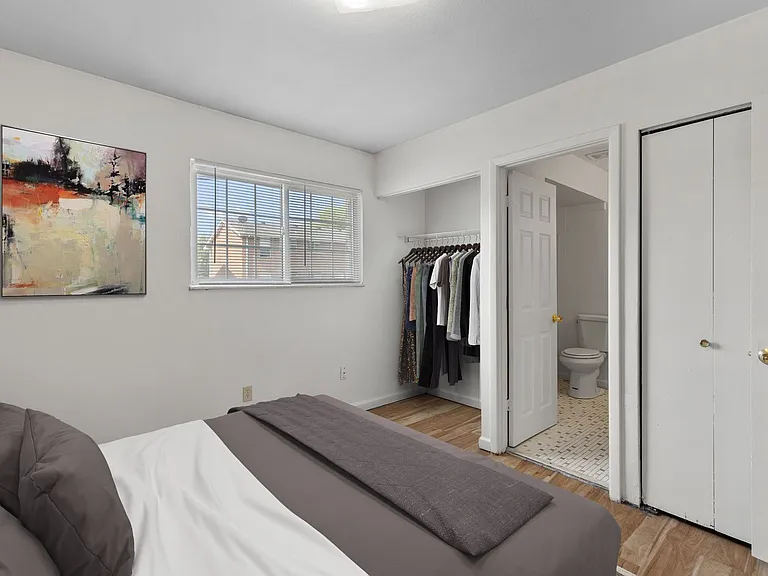 Cunningham Apartments — Photo 22