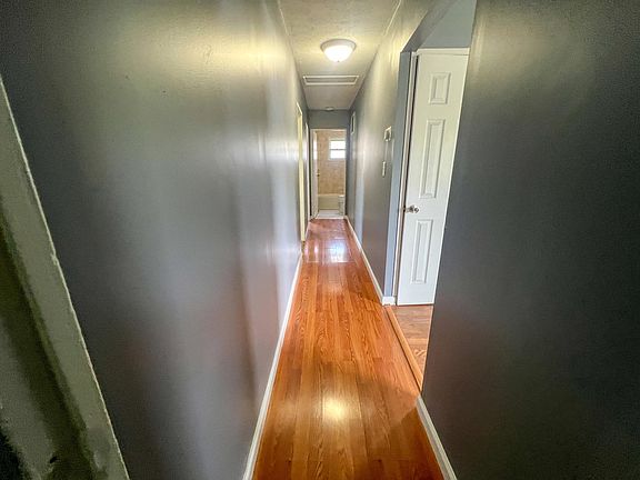 3rd image of 2657 Ontario St