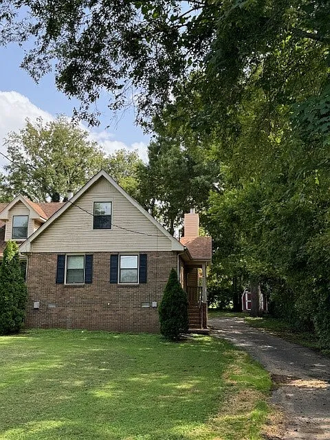 3 bed, 2.0 bath, 1183 sqft, $2,000 — Photo 2
