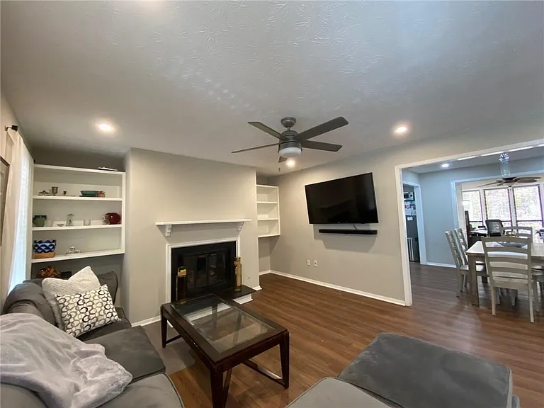 704 Dunbar Dr — Photo 6