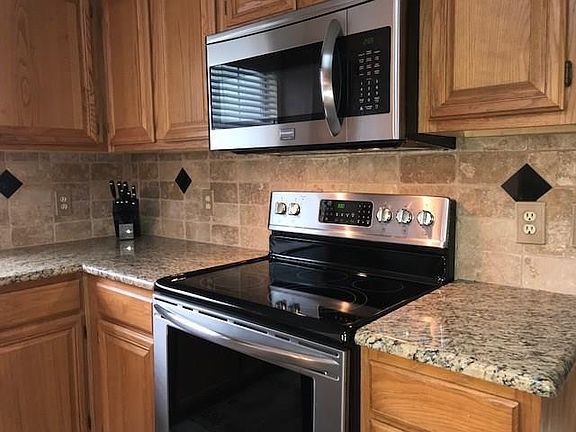 3rd image of 2621 Sagehill Dr