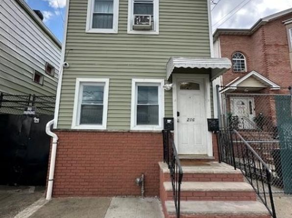 216 Astor St