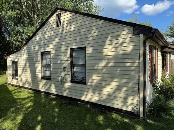 55 Phelps Cir, Hampton, VA 23663