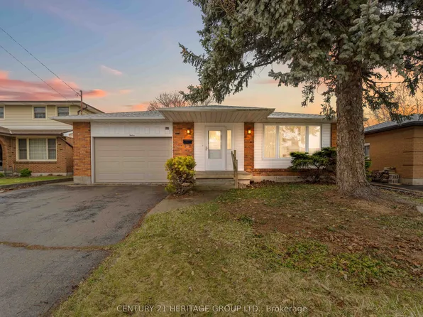 12 Roland Rd, Hamilton, ON L9B 1S6