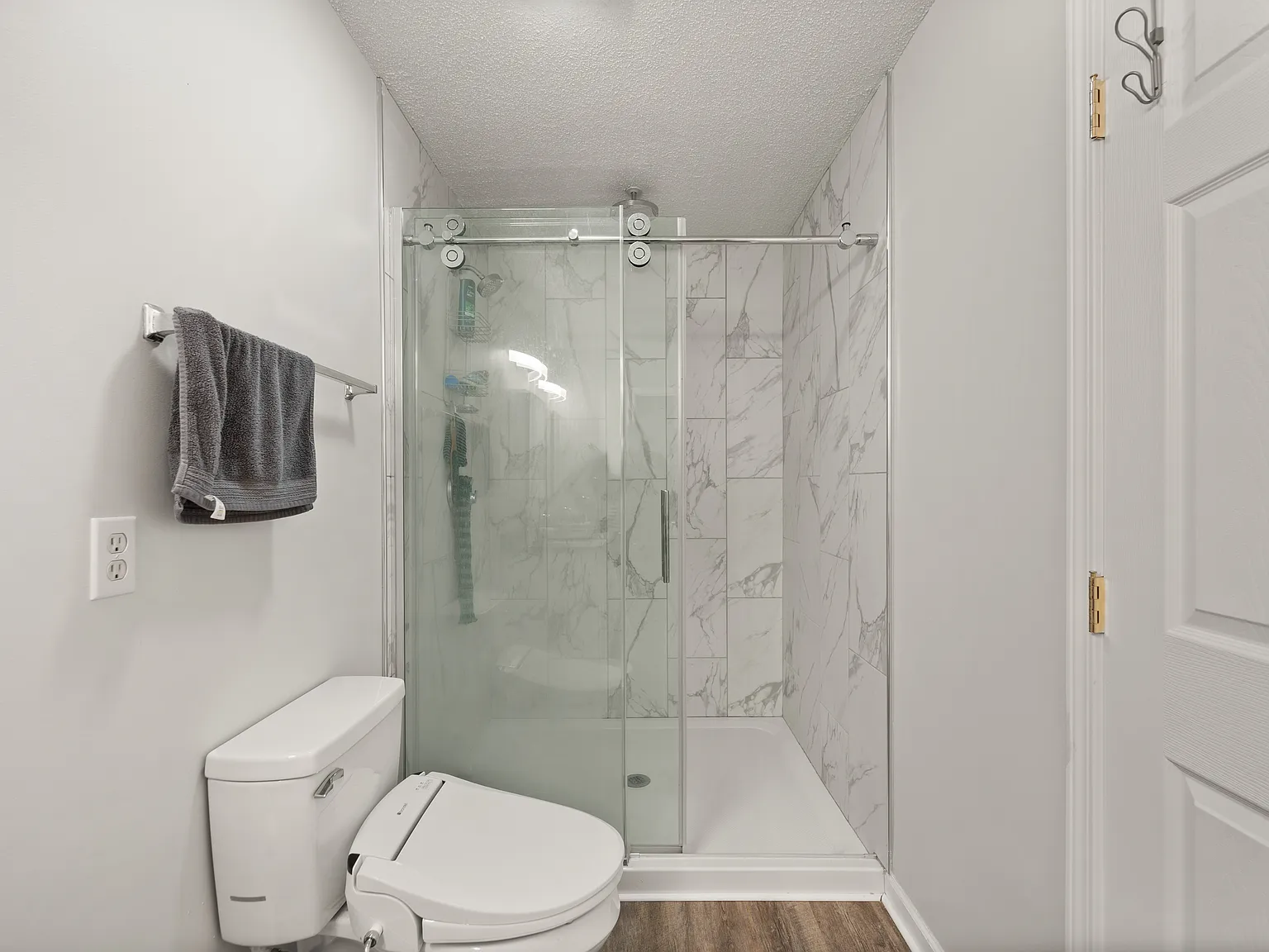 2 bed, 1.5 bath, 1400 sqft, $1,450 — Photo 2
