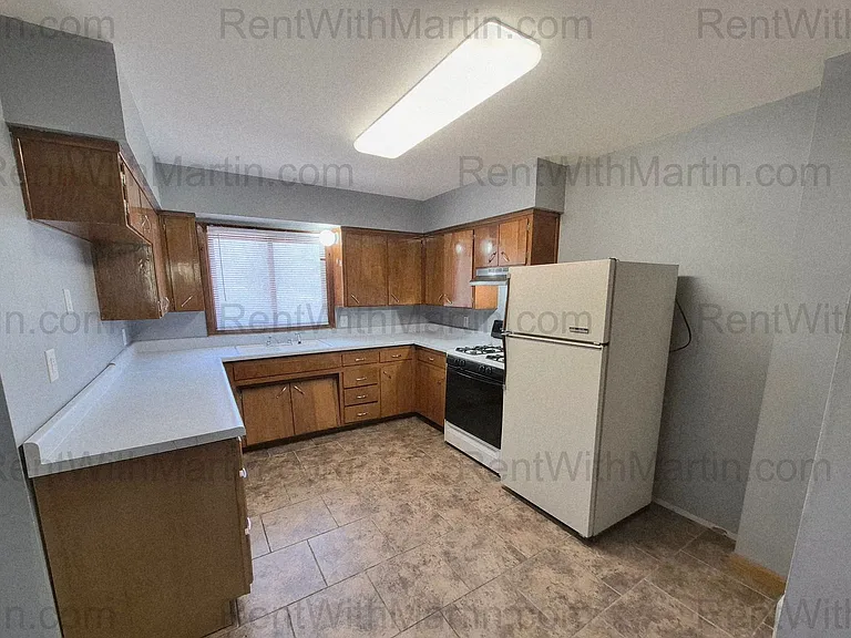 237 Miriam Dr — Photo 4