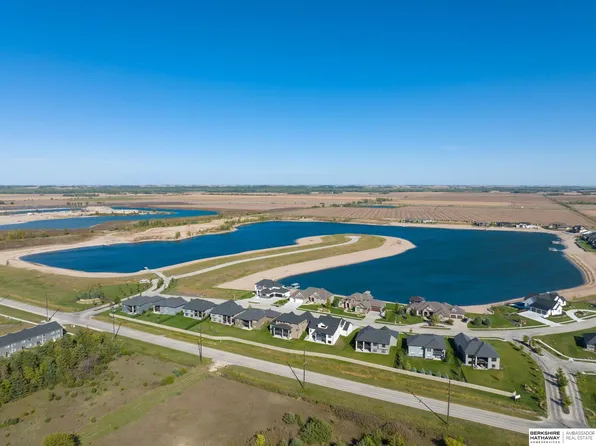 2812 Bryan Shore Dr, Fremont, NE 68025