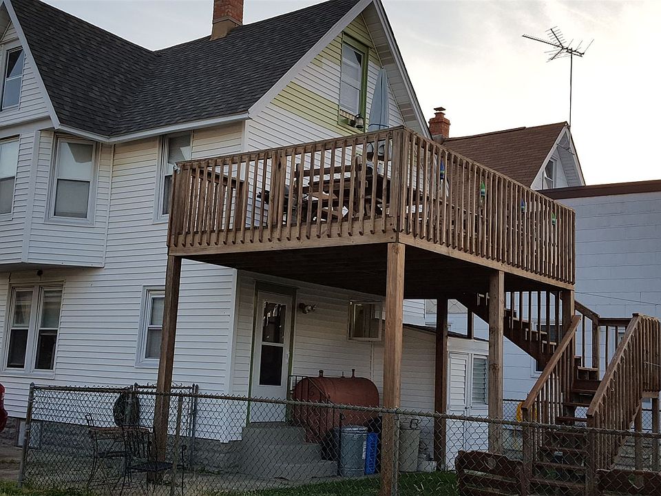 2nd image of 219 W Maple Ave