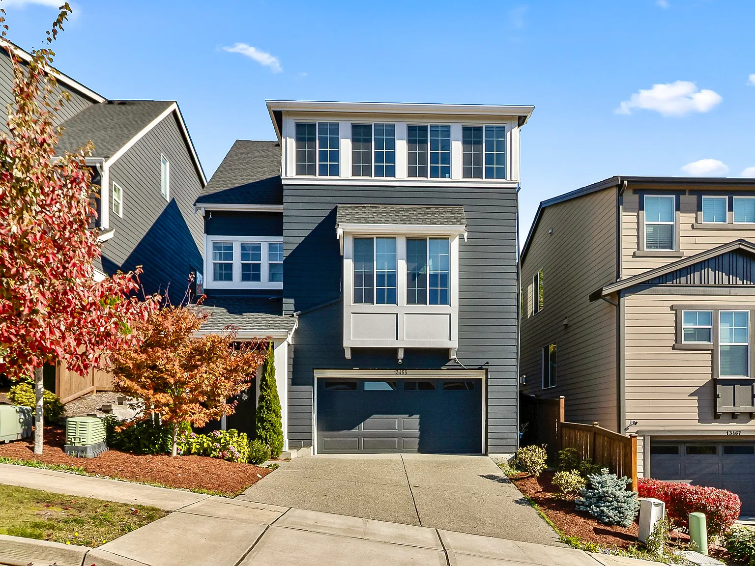 4 bed, 3076 sqft, $4,395 — Photo 1