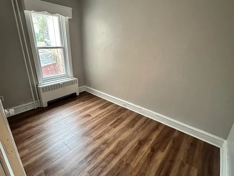 619 S 10th St — Photo 5