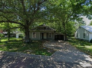 55 29th St NW, Paris, TX 75460