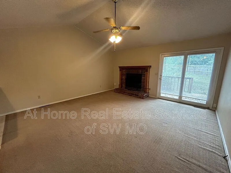 2 bed, 2.0 bath, 1155 sqft, $1,280 — Photo 4