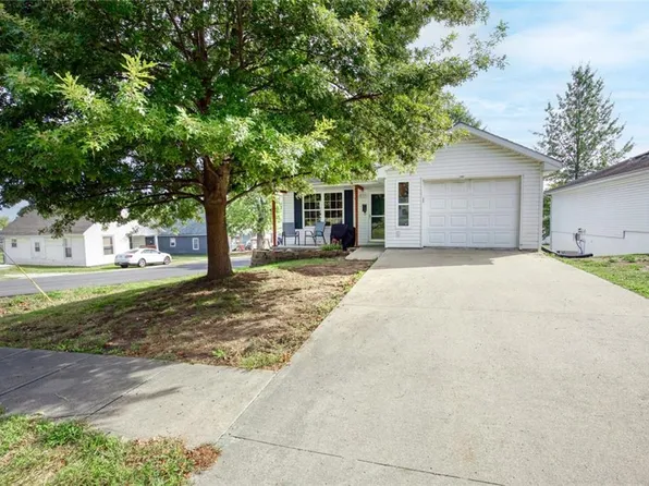 1301 SW Mitchell St, Oak Grove, MO 64075