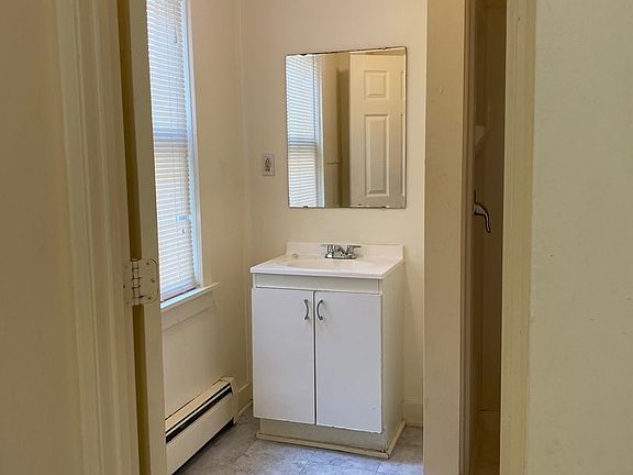 4th image of 4 Stewart Ln APT 2