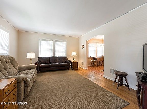 3rd image of 8118 Lowell Ave
