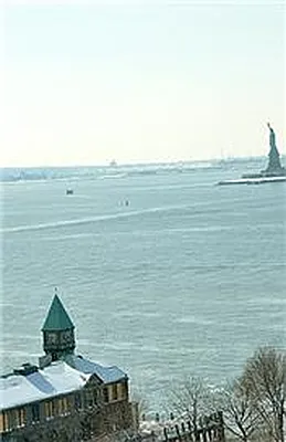 Sold by New York Residence | media 29