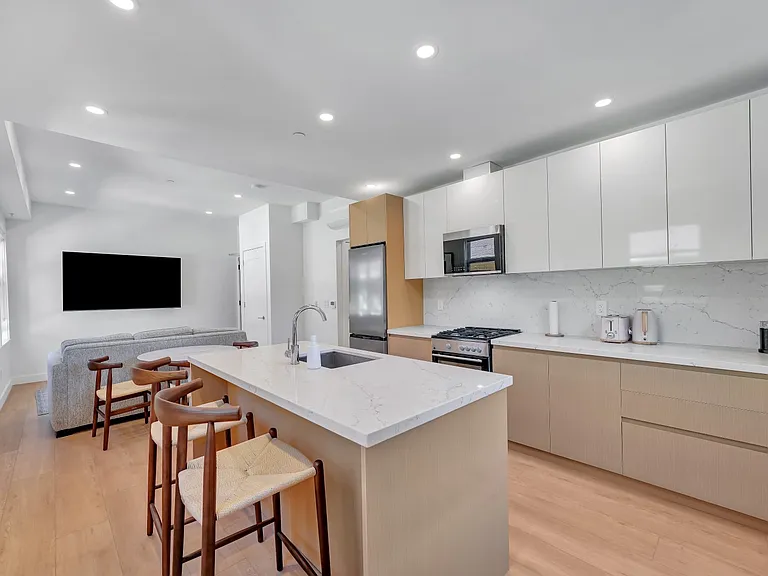 957 Nicola St #202 — Photo 23