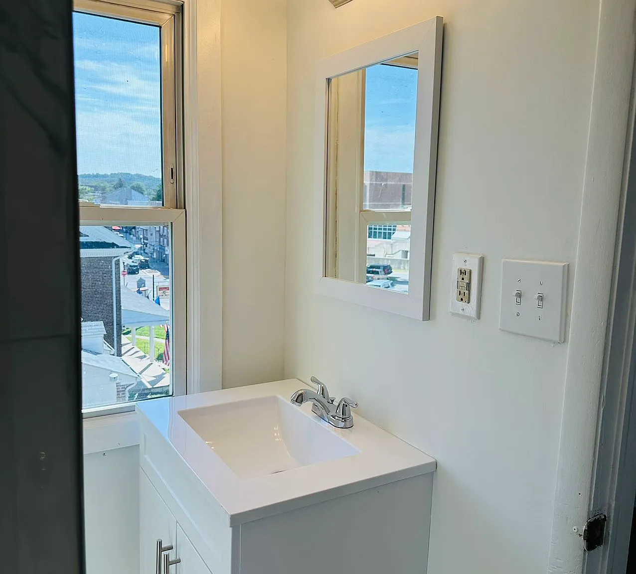 2 bed, 750 sqft, $1,400 — Photo 3