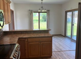 1803 Meadow View Cir, Cedar Falls, IA 50613