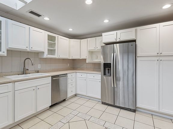 2nd image of 1823 W 27th St Unit B