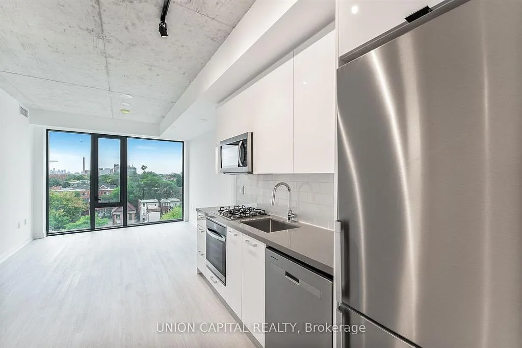 195 McCaul St #602 photo 1