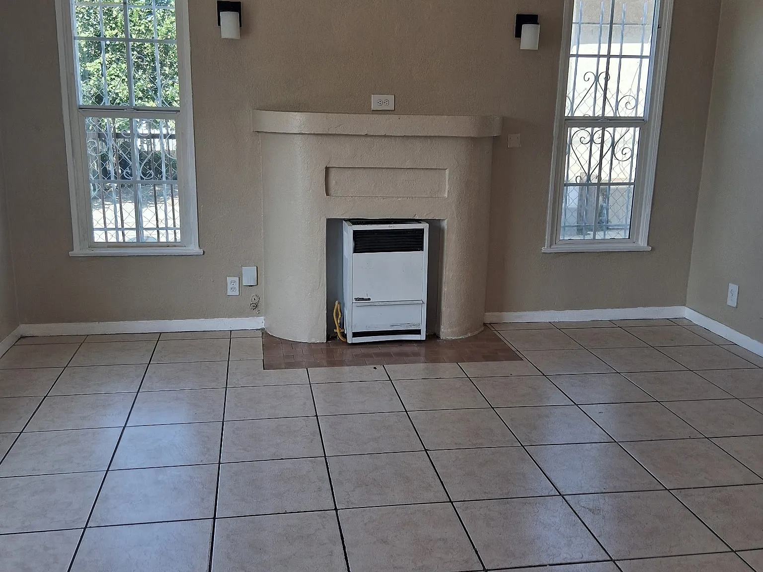 2 bed, 1000 sqft, $2,200 — Photo 2