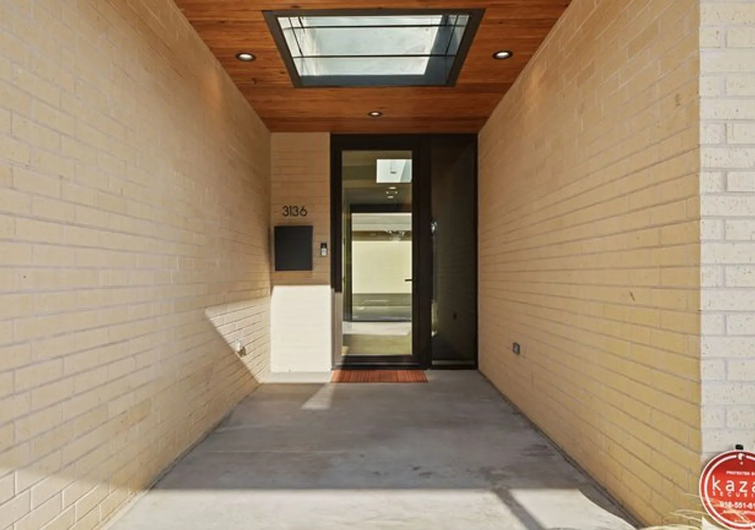 Experience contemporary luxury in this exceptional custom-built Midtown Tulsa residence, where so... — Photo 3