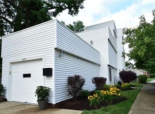 371 Canterbury Rd, Bay Village, OH 44140