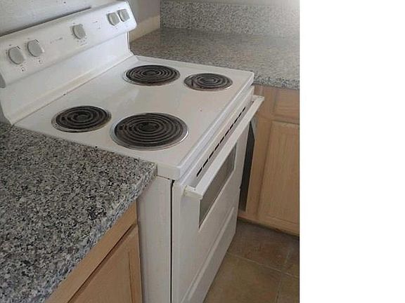 5th image of 893 Campus St #2