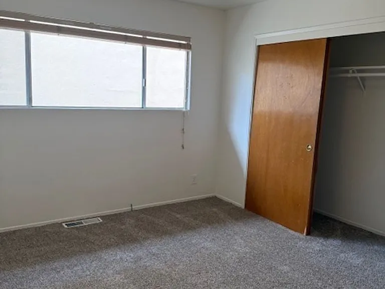 544 Van Buren St — Photo 14