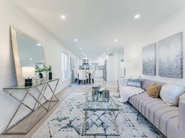 102 Harness Cir, Markham, ON L3S 1X6