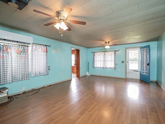 3rd image of 404 McMurtrey St
