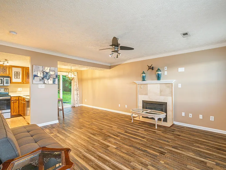 2376 Wadsworth Dr — Photo 5