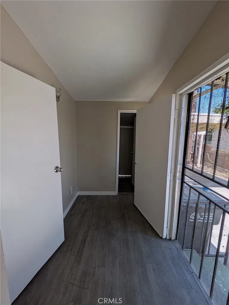 2 bed, 800 sqft, $2,300 — Photo 3
