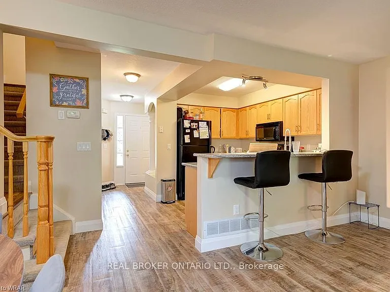 555 Mariner Dr — Photo 7